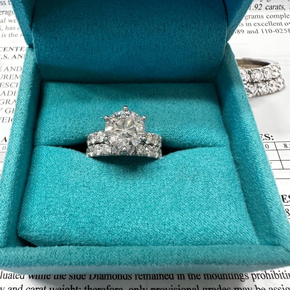 14K White Gold Round Cut Center 4.68 ct tw.